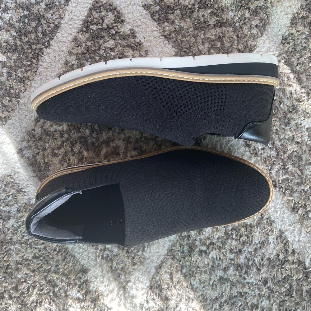 Like new, black women’s 6.5 Me Too oxfords